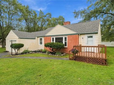 9105 Main St , Clarence, NY 14031