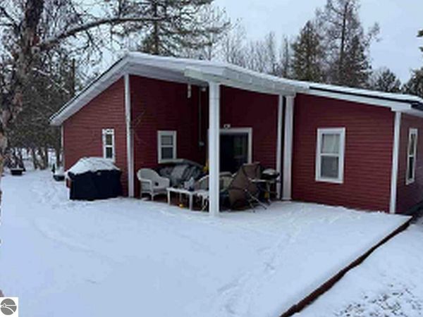 9880 Perrins Landing Drive, Traverse City, MI 49684