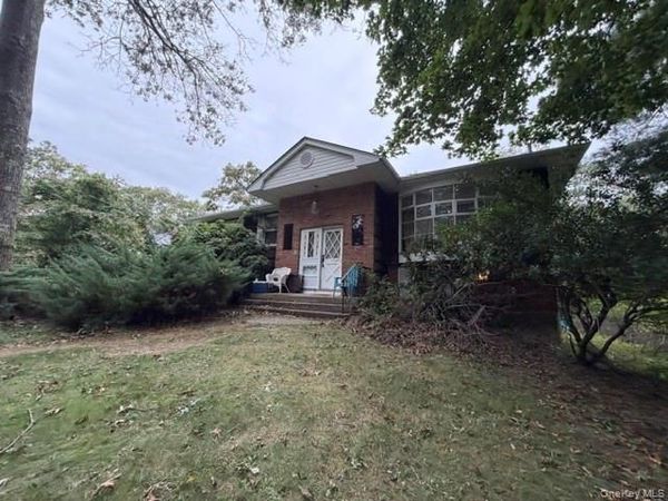 9 Glenwood Avenue , Miller Place, NY 11764