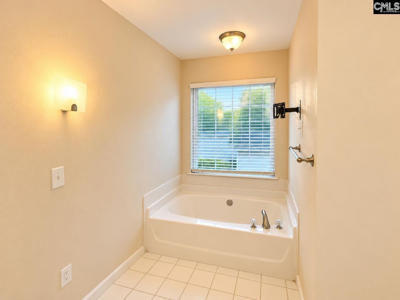 100 Bennington Circle Photo 12