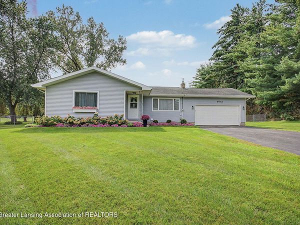 4045 S Pine Dell Drive, Lansing, MI 48911