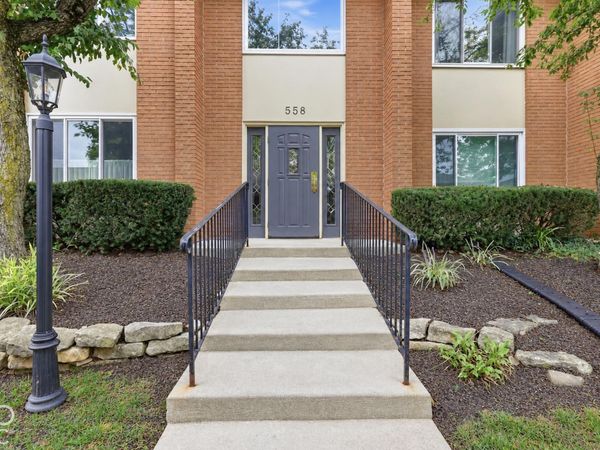 558 W Hunters Drive, Unit APT D, Carmel, IN 46032