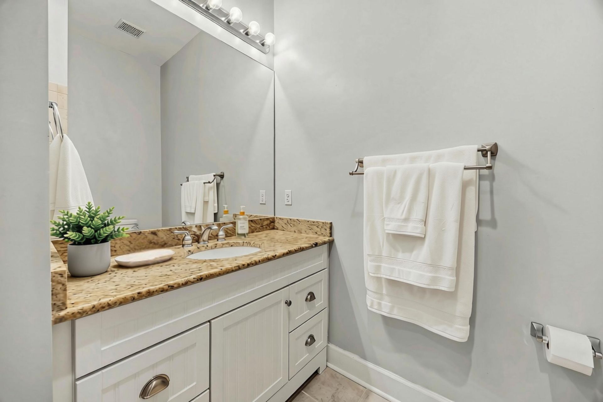 23 Augustine Road Photo 25