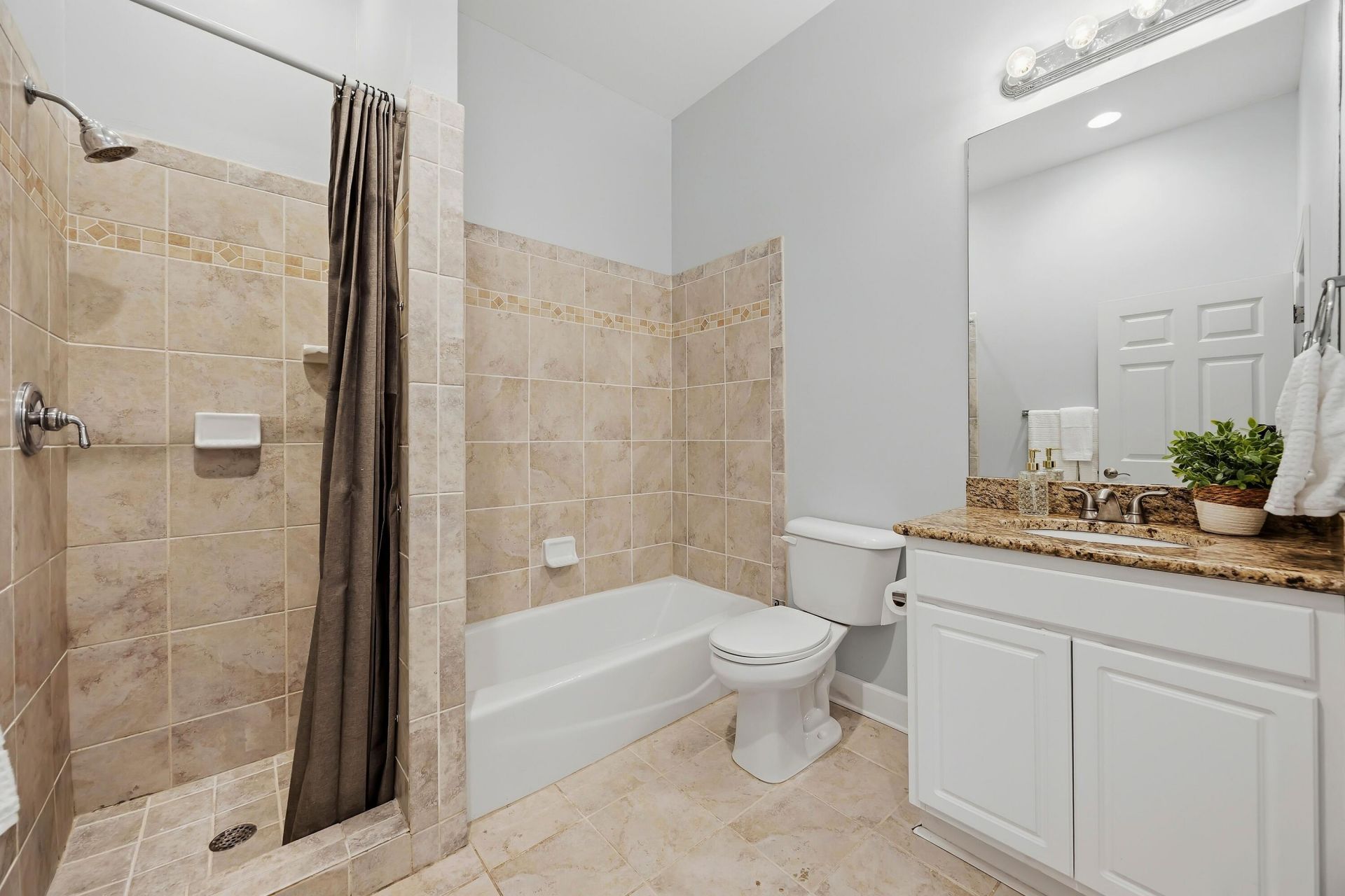 23 Augustine Road Photo 35