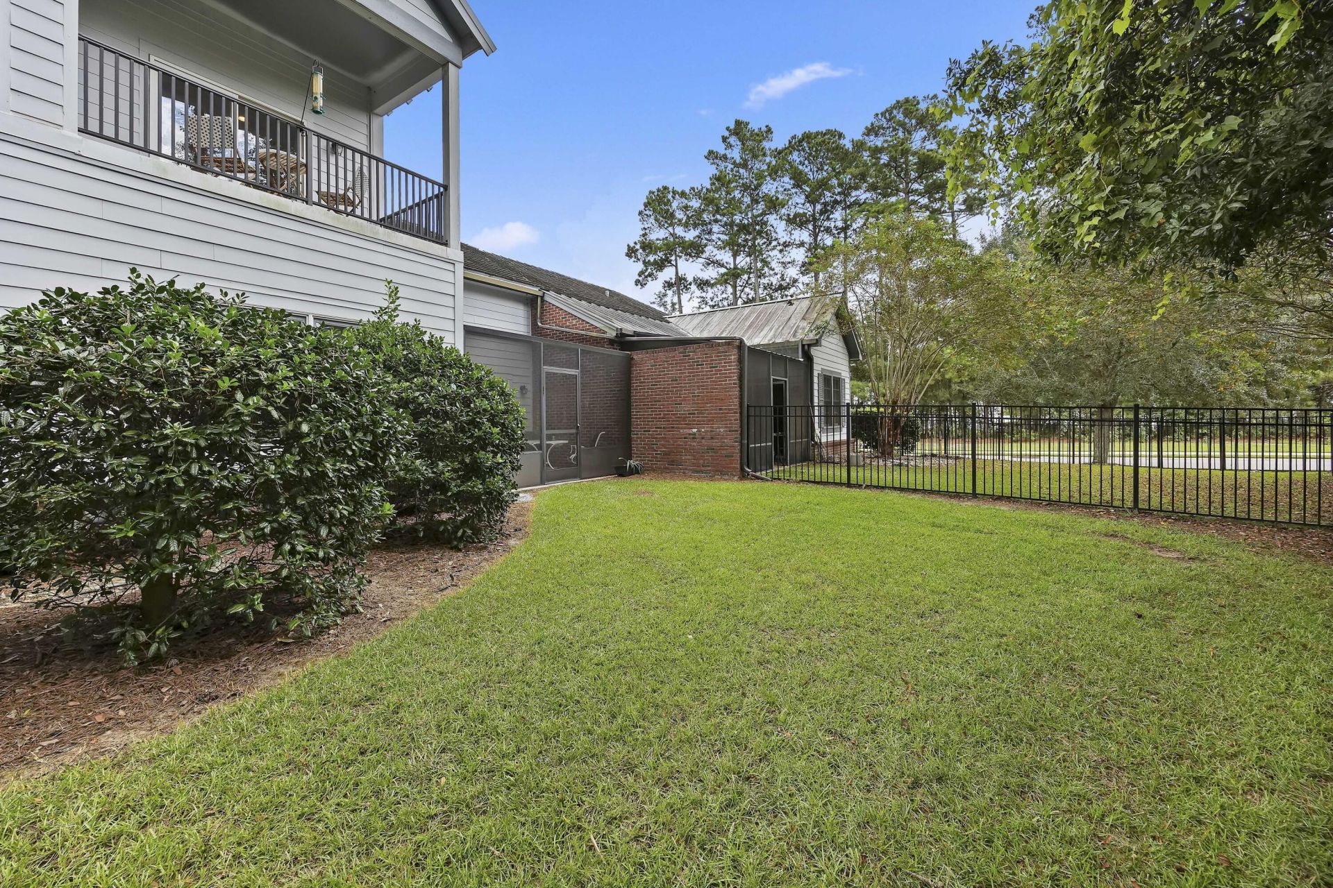 23 Augustine Road Photo 42