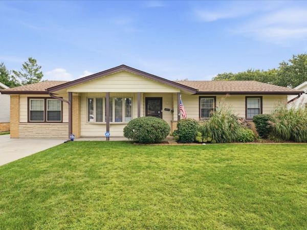 1097 Cypress Lane , Elk Grove Village, IL 60007
