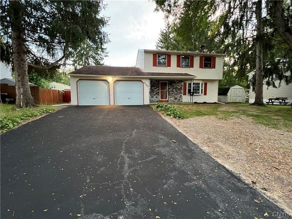 4124 N Mesa Lane, Liverpool, NY 13090