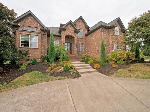 2818 Roddy Bridge Rd, Thompsons Station, TN 37179