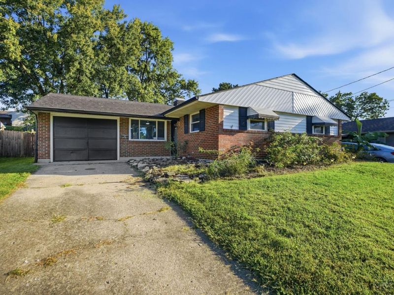 723 Ledro Street, Springdale, OH 45246 Photo 2