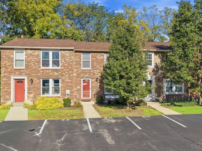 8020 Mill Creek Circle, Beckett Ridge, OH 45069 Photo 2