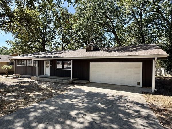 609 Knox Avenue , Hollister, MO 65672