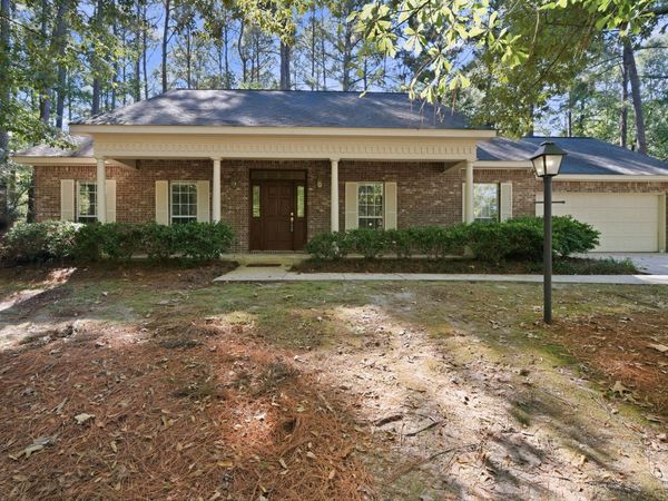 107 Courtland Dr., Hattiesburg, MS 39402