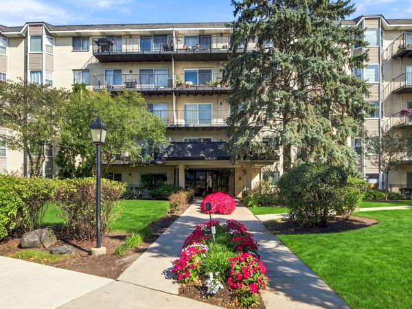 8620 Waukegan Road , Unit 504, Morton Grove, IL 60053
