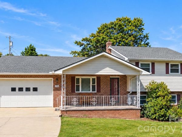106 Mohican Trail , East Flat Rock, NC 28726