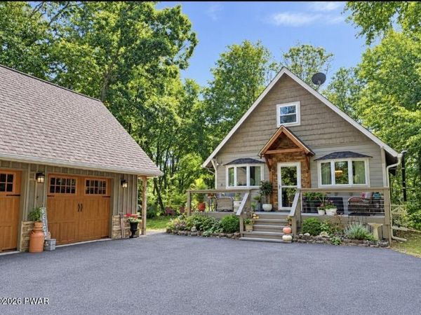 804 Hackamore Court , Lords Valley, PA 18428