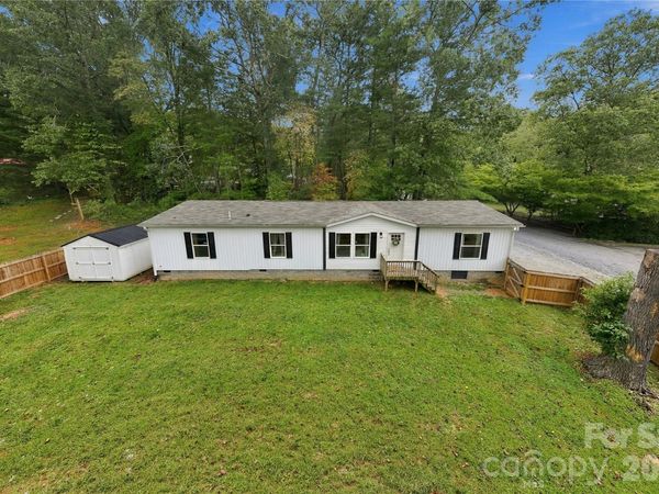 371 Piney Ridge Drive, Hendersonville, NC 28791