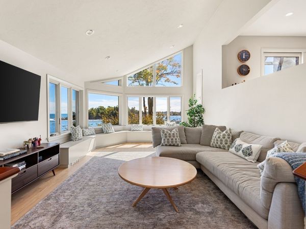 10 Crowninshield Road, Marblehead, MA 01945