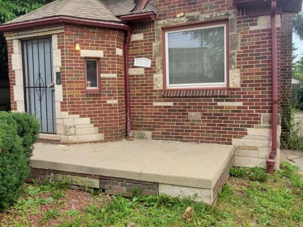 11828 College Street, Detroit, MI 48205
