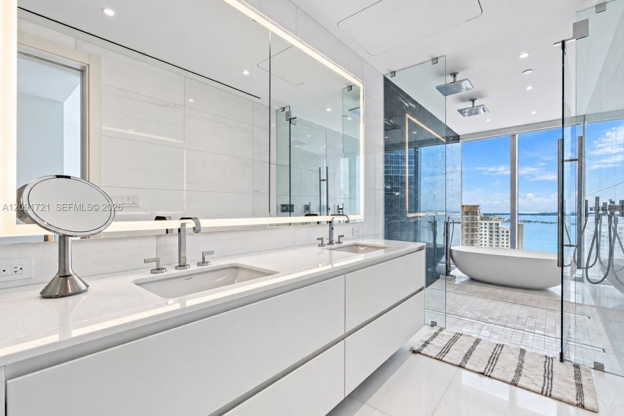 300 Biscayne Boulevard Way , Unit 3304C, Miami, FL 33131 Photo