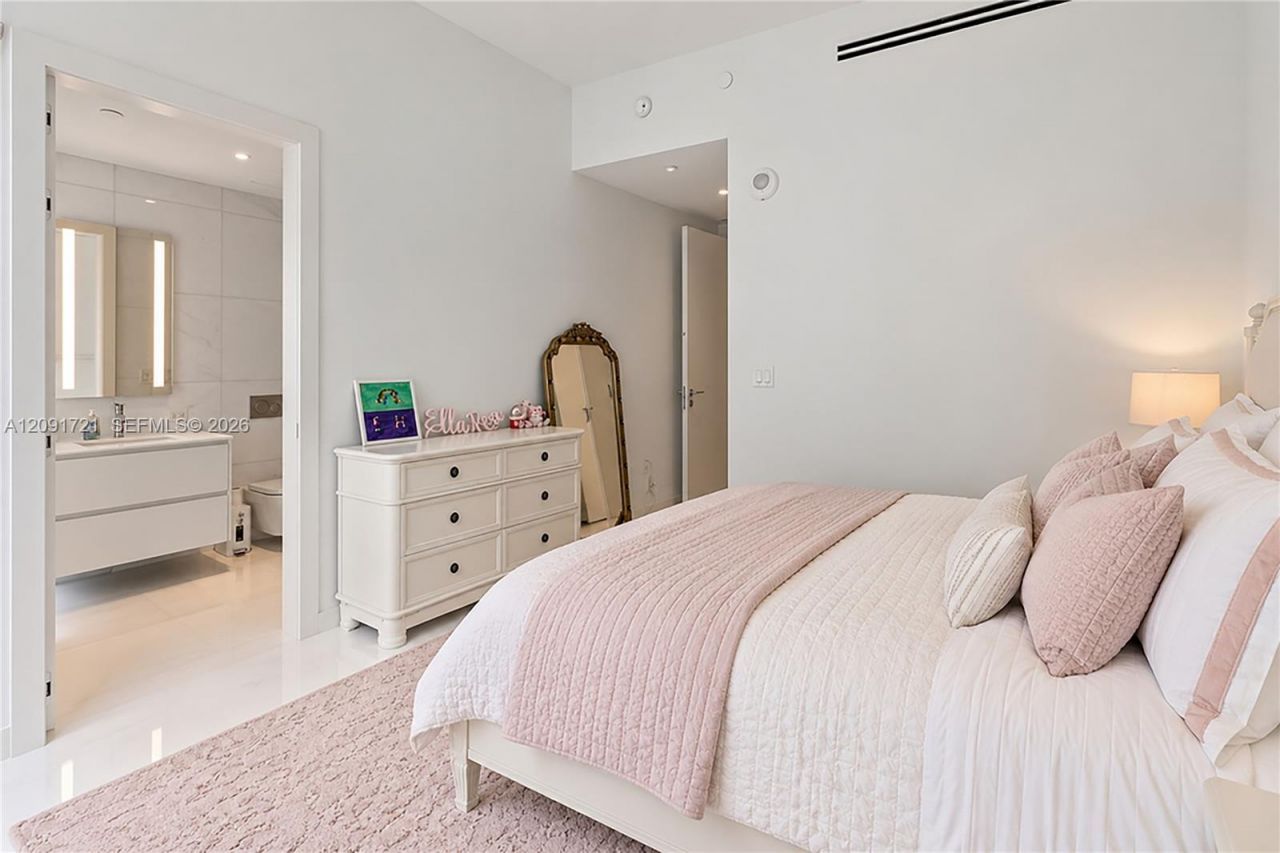 300 Biscayne Boulevard Way , Unit 3304C, Miami, FL 33131 Photo