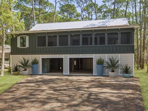 910 Lockenbie Place, Dauphin Island, AL 36528
