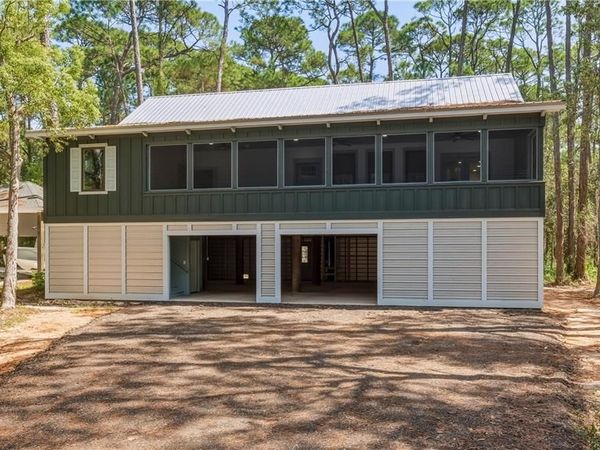 910 Lockenbie Place, Dauphin Island, AL 36528