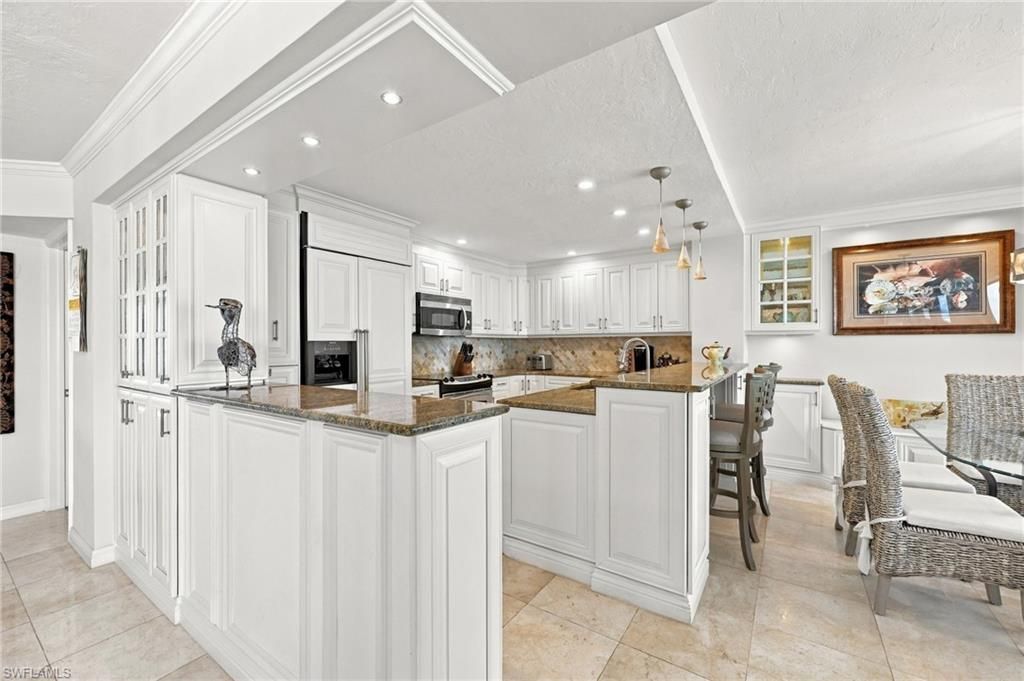 9653 Gulf Shore Dr , Unit 502, Naples, FL 34108 Photo