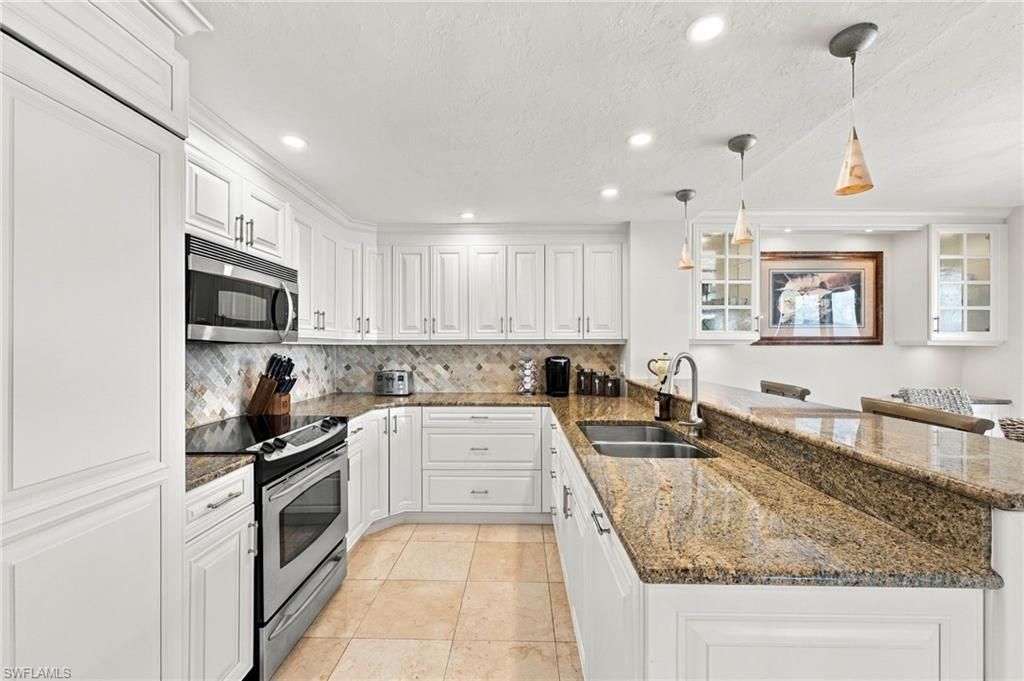 9653 Gulf Shore Dr , Unit 502, Naples, FL 34108 Photo