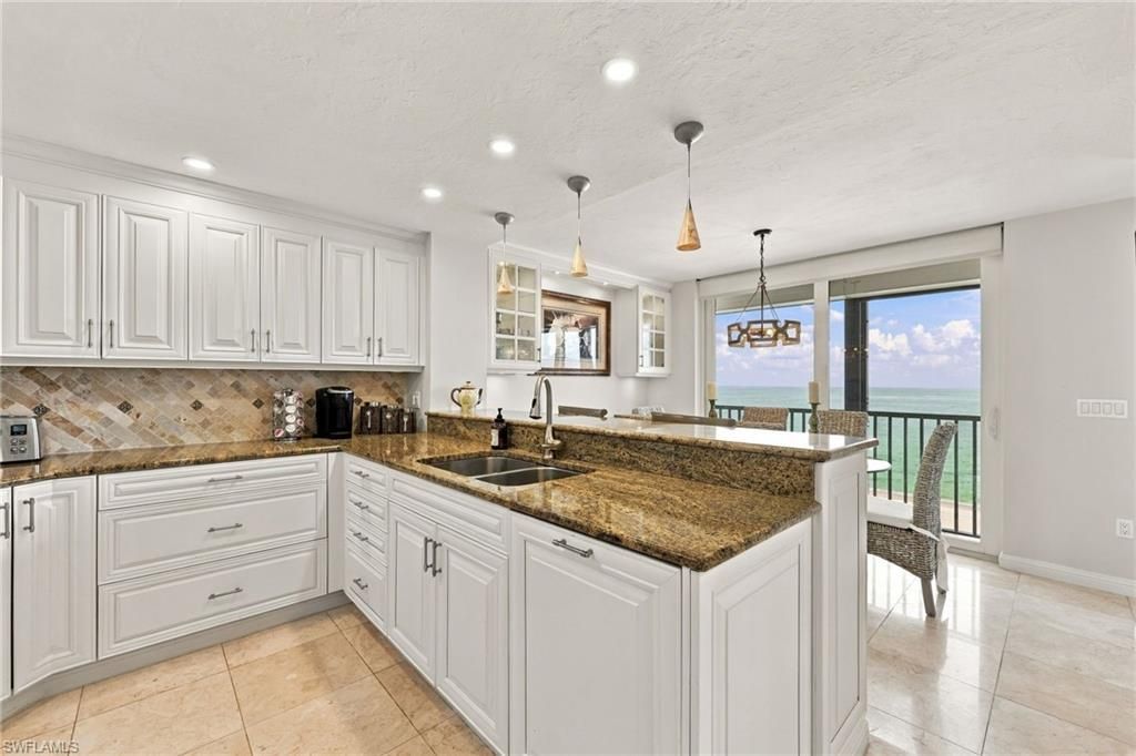 9653 Gulf Shore Dr , Unit 502, Naples, FL 34108 Photo