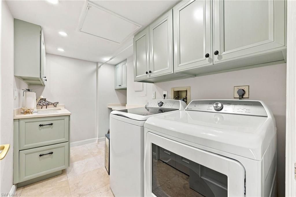 9653 Gulf Shore Dr , Unit 502, Naples, FL 34108 Photo