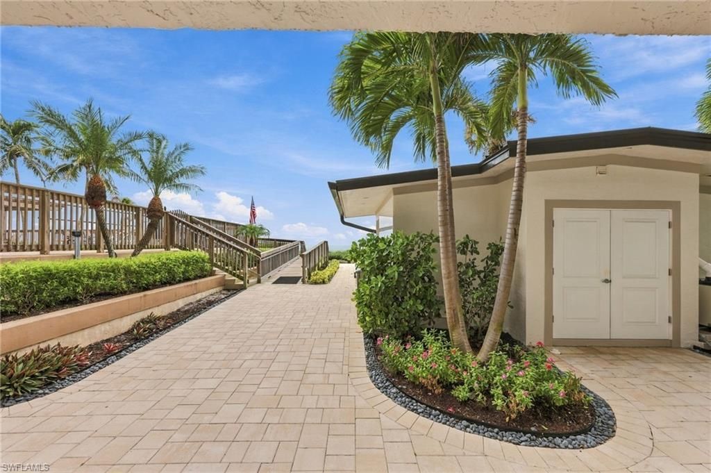 9653 Gulf Shore Dr , Unit 502, Naples, FL 34108 Photo