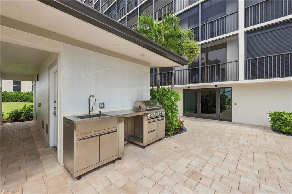 9653 Gulf Shore Dr , Unit 502, Naples, FL 34108 Photo