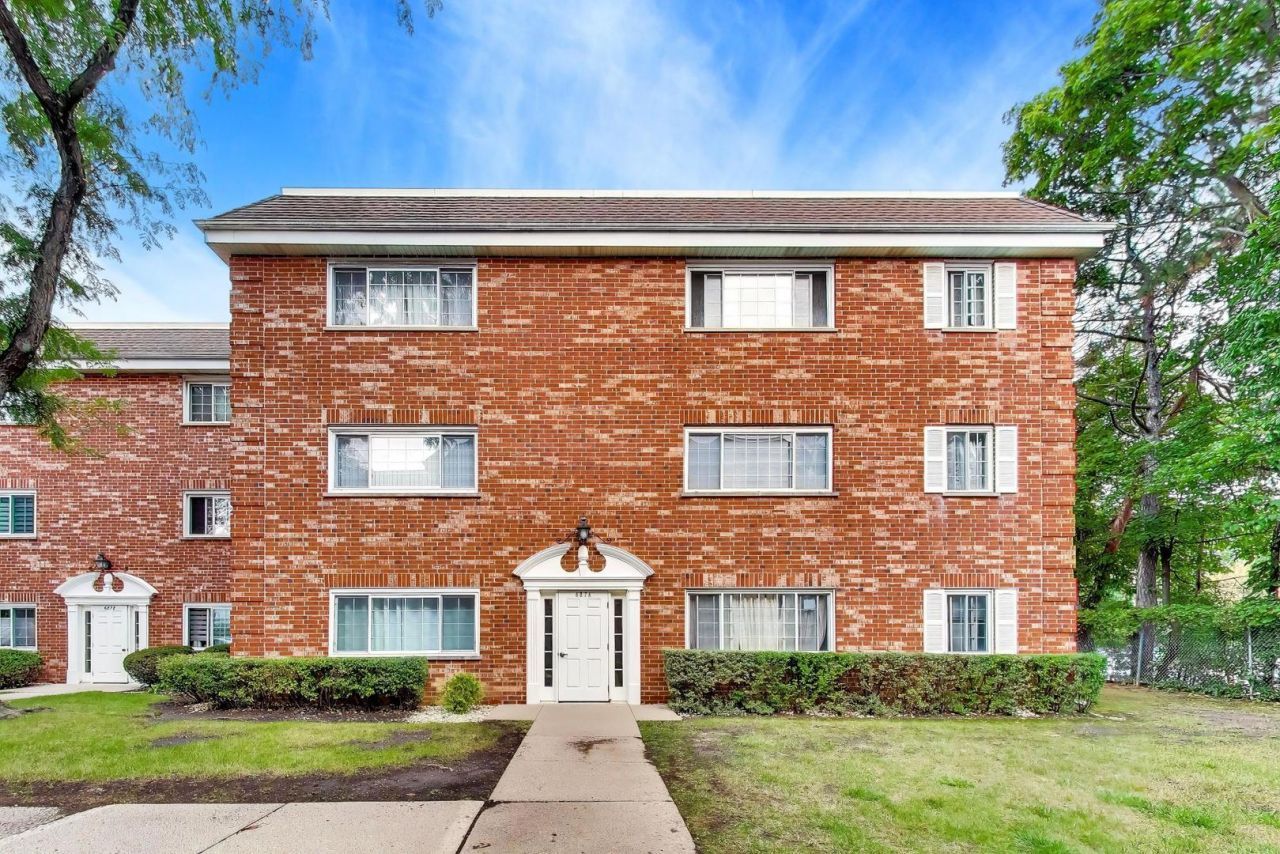 6876 W Touhy Avenue, Unit 3E, Niles, IL 60714 Main Photo