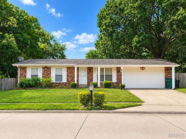 2 Smoke Tree Drive , Fenton, MO 63026