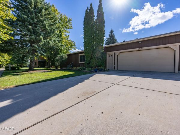 4536 BELMONT Road , Grand Forks, ND 58201