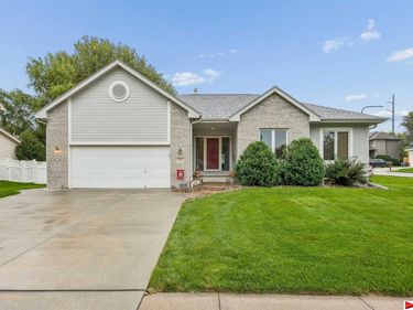271 S 199 Street, Omaha, NE 68022