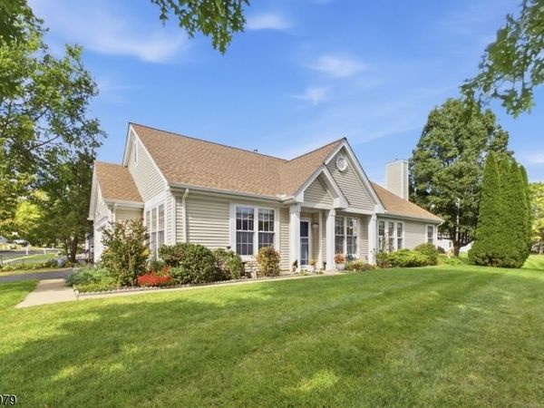 10 Stafford Ln, White, NJ 07823