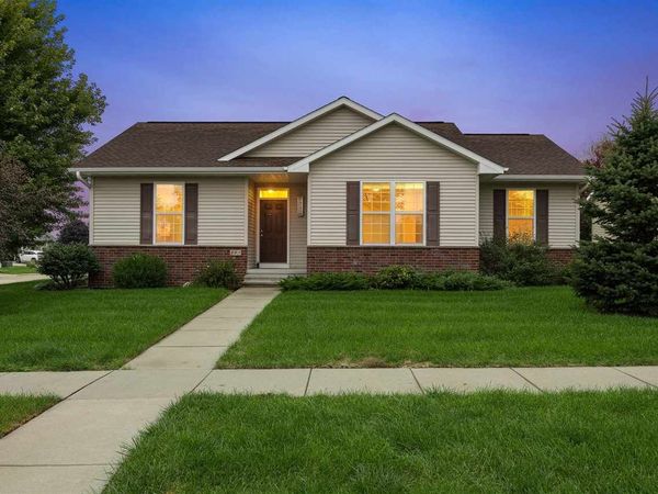 805 Raymond Dr, Solon, IA 52333