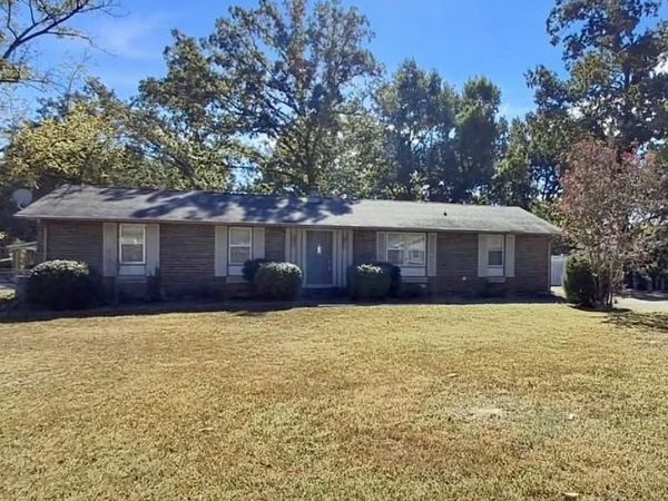 138 Lexington Dr, Clarksville, TN 37042