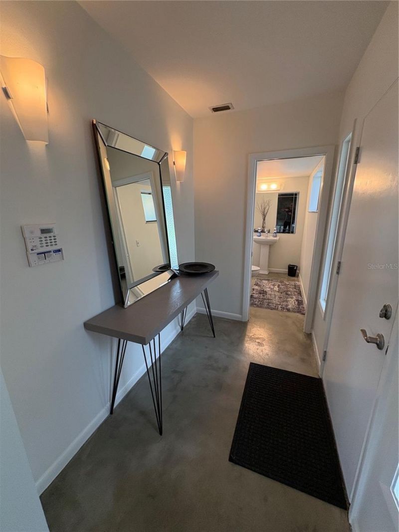 4223 E Riverhills Drive, Tampa, FL 33617 Photo