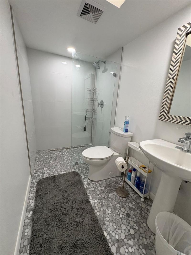 4223 E Riverhills Drive, Tampa, FL 33617 Photo