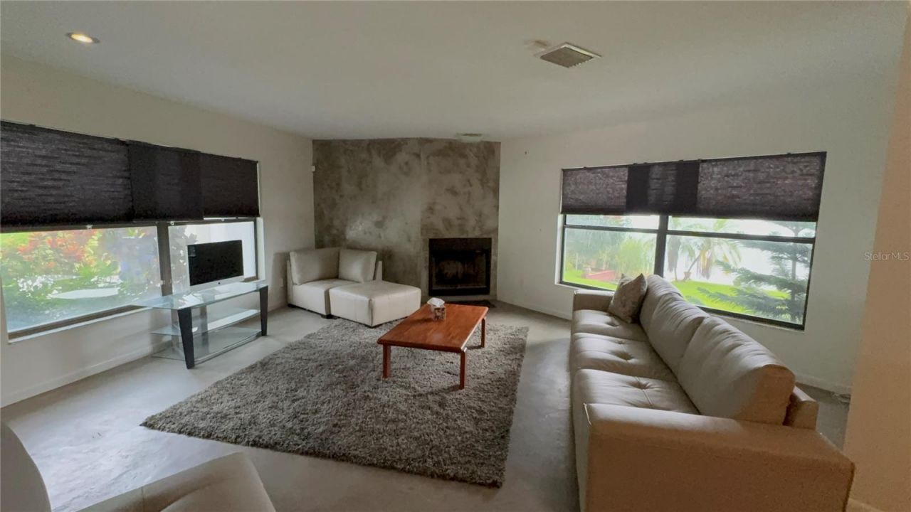 4223 E Riverhills Drive, Tampa, FL 33617 Photo
