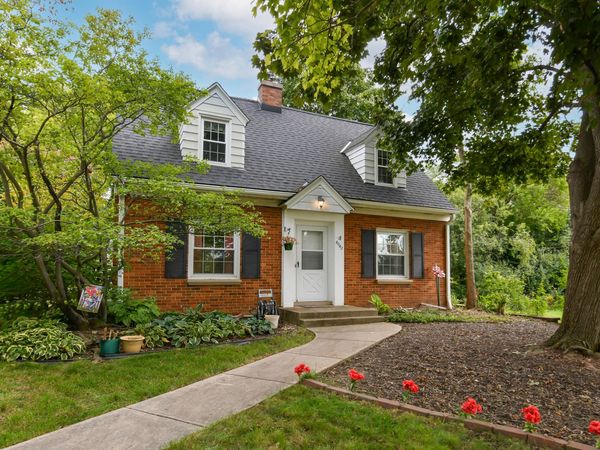 4042 N 111th St, Wauwatosa, WI 53222