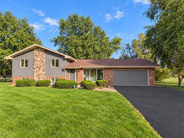 11040 N Riverland Ct, Mequon, WI 53092