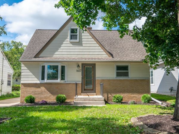 1827 N 117th St, Wauwatosa, WI 53226
