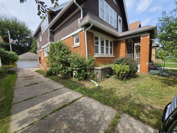 2519 N 62nd St, Wauwatosa, WI 53213