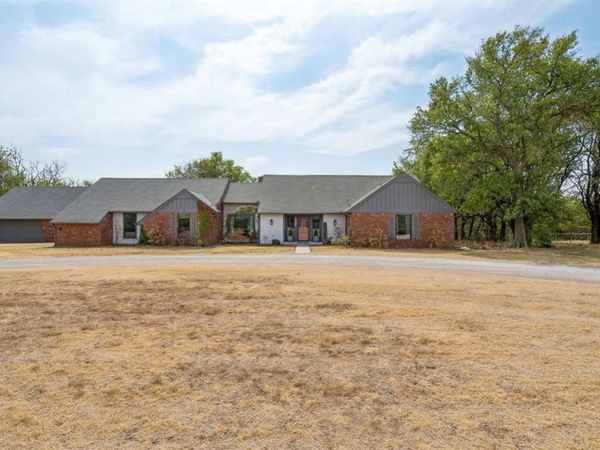 4610 NE Trails End Street, Piedmont, OK 73078