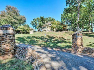 3015 Avenham AVE SW, Roanoke, VA 24014