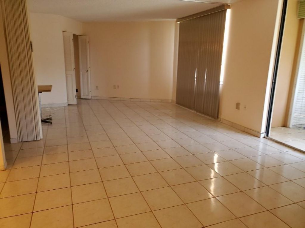 1200 Saint Charles Place, Unit 409, Pembroke Pines, FL 33026 Photo