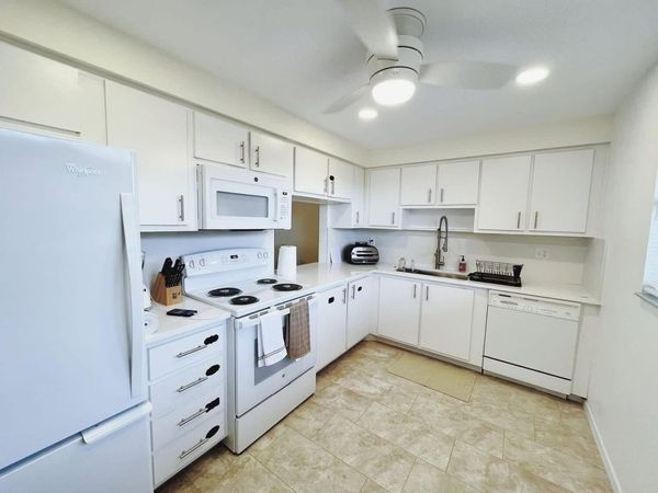 7080 NOVA Drive, Unit 307B, Davie, FL 33317